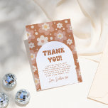 Carte De Remerciements Super One Boho Daisy Retro 1er anniversaire fête<br><div class="desc">Une carte de remerciement qui correspond à notre collection Super One Boho Daisy Retro 1st Birthday Party. Ce design présente un hippie vintage motif de fleurs marguerites arche dans un jeu de couleurs boho. Il y a un message de remerciement modifiable. Le dos de la carte est la photo personnalisée...</div>