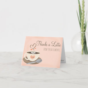 Carte De Remerciements Tasse à café avec cœur et monogramme rose, remerci