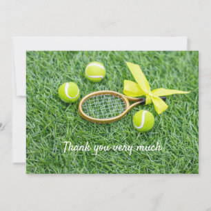 Carte De Remerciements Tennis avec raquette et balles sur herbe verte