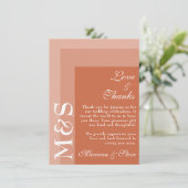 Carte De Remerciements Terracotta Moderne Initiales Script Mariage (Debout devant)