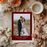 Carte De Remerciements Texte et photo élégants en rouge foncé | MARIAGE<br><div class="desc">Ces cartes de remerciement de mariage minimalistes et élégantes comportent un texte blanc moderne sur un arrière - plan marron rouge foncé,  avec votre photo personnelle. Un look simple et élégant.</div>