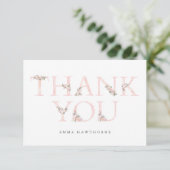 Carte De Remerciements Typographie florale simple Baby shower rose (Debout devant)