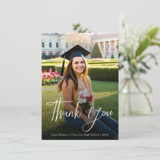 Carte De Remerciements Typographie minimale de script blanc (Debout devant)