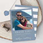 Carte De Remerciements Typographie moderne Dusty Bleu Minimaliste Mariage<br><div class="desc">Dites merci avec style avec ces cartes de remerciement mariages modernes et très tendance. Le design est facile à personnaliser avec votre propre photo et votre propre libellé et votre famille et vos amis seront ravis quand ils recevront ces fabuleux remerciements. Les éléments correspondants se trouvent dans la collection.</div>