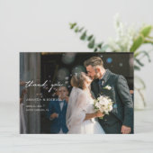 Carte De Remerciements Typographie moderne simple photo de mariage person (Debout devant)