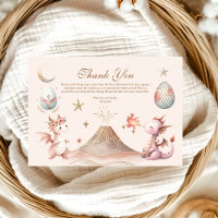 Un petit dragon se trouve sur le Baby shower Way