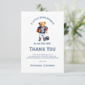 Carte De Remerciements Un Petit Quartier En Chemin De Baby shower (Debout devant)