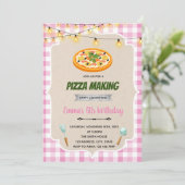 Carte De Remerciements Une pizza de fille à l'invitation de la fête (Debout devant)