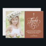 Carte De Remerciements Whimsical Terracotta Première Sainte Communion Pho<br><div class="desc">Script Whimsical Terracotta Première Sainte Communion Photo Carte de remerciements | Envoyez des remerciements à votre famille et à vos amis avec cette carte à plat personnalisable. Il comporte un script fantaisiste sur un arrière - plan en terre cuite et un motif en quatrefoil. Cet élégant carte de remerciements photo...</div>