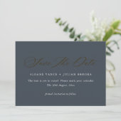 Carte de rendez-vous "Save the Date" à typographie (Debout devant)