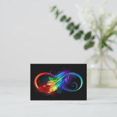 Carte De Rendez-vous Symbole d'infini avec plume arc-en-ciel (Debout devant)