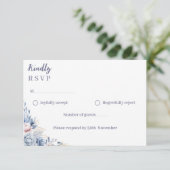Carte de réponse de mariage à fleurs bleu poussiér (Debout devant)