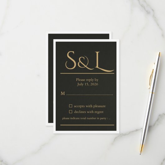 Carte de réponse de mariage à monogramme Dark Luxe (Devant/Arrière en situation)