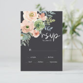 Carte de réponse de mariage florale pastel vert pê (Debout devant)