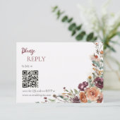 Carte de réponse de mariage Plum Petals (Debout devant)