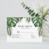 Carte de réponse de mariage tropicale verte avec M (Debout devant)