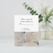 Carte de réponse Fleurs en papier blanc à plis (Debout devant)