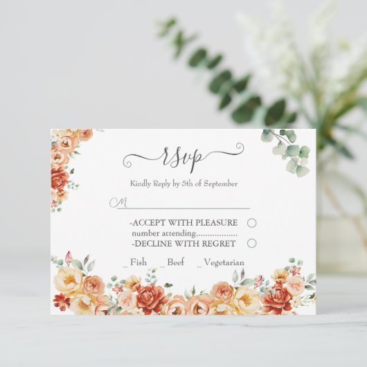 Carte de réponse Mariage Chic Floral RSVP (Debout devant)