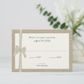 Carte de réponse personnalisée Burlap et Bow (Debout devant)