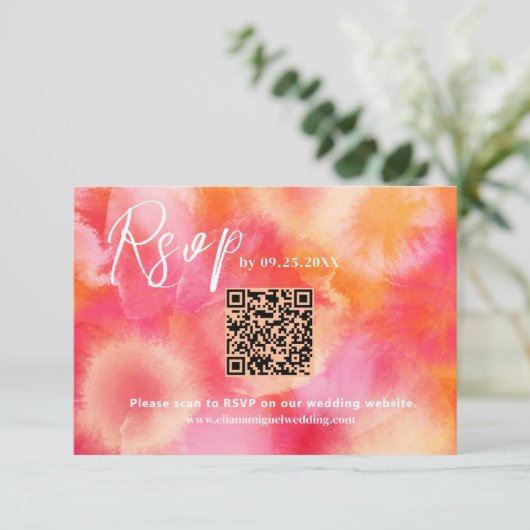 Carte de réponse QR Code rose mariage RSVP (Debout devant)
