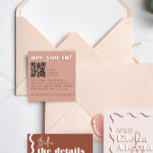 Carte de réponse QR Code Terracotta Pâle Rétro Mod