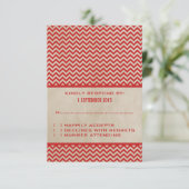 Carte de réponse Red Chic Chevron (Debout devant)