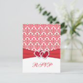 Carte de réponse Red & White Damask & Hearts RSVP (Debout devant)