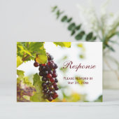 Carte de réponse RSVP de mariage Vignoble (Debout devant)
