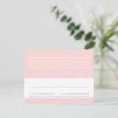 CARTE DE RÉPONSE RSVP moderne rose blush (Debout devant)
