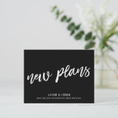 Carte de report de mariage moderne nouveau plan (Debout devant)