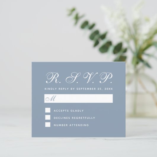 Carte de script blanc simple RSVP Dusty Blue Budge (Debout devant)