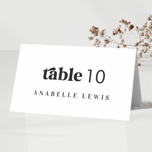 Carte de table de mariage avec nom d'invité en écr