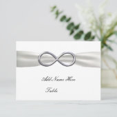 Carte de table de mariage blanc infini argent (Debout devant)