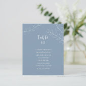Carte de table de mariage poussiéreuse bleu budget (Debout devant)