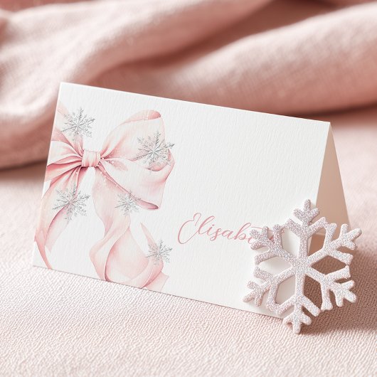 Carte de table d'hiver à ruban rose