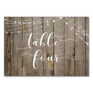 Carte de table quatre en bois patiné et guirlandes