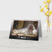 Carte de tigre de joyeux anniversaire (Fleur jaune)