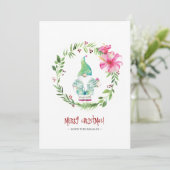 Carte de vacances avec une couronne et un gnome en (Debout devant)