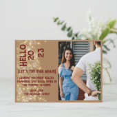 Carte de vacances de nouvel an moderne en or avec  (Debout devant)