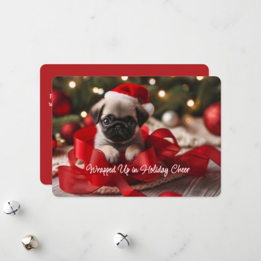 Carte de vacances émouvante de chiot Pug (Devant/Arrière en situation)
