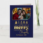 Carte De Vacances En Aluminium Timeless Chic Main tiré Joyeux Noël Photo<br><div class="desc">Envoyez une joie festive avec cette vraie carte photo de Noël en papier peint avec un dessin fantaisiste "Joyeux Noël" dessiné à la main. L'élégant papier métallique brille contre un arrière - plan audacieux, associé à vos photos de vacances préférées pour un look moderne et cosy. Une façon élégante de...</div>