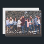 Carte de vacances Fun Modèle photo Juif Appartemen<br><div class="desc">Quelle façon amusante de saluer votre famille et vos amis! Envoyez-leur une carte de voeux personnalisée avec votre propre photo. Téléchargez facilement votre propre photo et changez le nom de famille en votre nom. Sur la carte de retour, vous pouvez écrire votre propre message de fête joyeuse ou vous pouvez...</div>