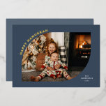 Carte de vacances Hanoukka Blue Modern Frame Foil<br><div class="desc">Souhaitez à vos proches un Hanoukka très heureux avec ce carte photo unique amusant. Il présente un cadre en forme de feuille bleue avec les mots Happy Hanoukka en papier peint le long d'un des angles courbés et espace pour votre nom dans l'année à côté de l'autre coin courbé. L'arrière...</div>