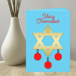 Carte de vacances interconfessionnelle Merry Chris<br><div class="desc">Cette carte de voeux de vacances combine deux jours fériés Noël et Hanoukka. Le design présente l'Etoile de David sur un arrière - plan bleu avec trois ornements de Noël rouges suspendus. Les mots "Merry Chrismukkah" apparaissent en haut. C'est une excellente façon de célébrer deux fêtes à la fois. Copyright...</div>