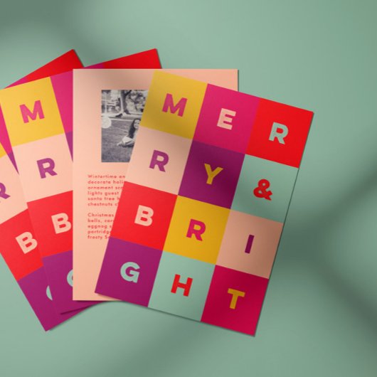Carte de vacances joyeuse et lumineuse avec typogr