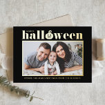 Carte De Vacances Métallisée Halloween Jack-o'-lanterne noir et blanc photo<br><div class="desc">Joyeux Halloween ! Envoyez des salutations Halloween à votre famille et à vos amis avec cette carte Halloween personnalisable. Il présente une typographie rétro et audacieuse et un accent citrouille. Personnalisez en ajoutant vos détails. Cette carte d'Halloween en feuille d'or est disponible en d'autres couleurs. Des éléments correspondants sont disponibles....</div>