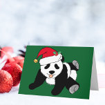 Carte de vacances Noël Panda Bear Santa Hat<br><div class="desc">Ce mignon carte pour notes d'ours de panda de Noël est un beau cadeau de vacances animal sauvage pour une personne qui aime les ours de panda qui portent de drôles chapeaux de Père Noël rouge.</div>