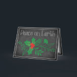 Carte de vacances Paix sur Terre | Faux Chalkboard<br><div class="desc">Cette carte de Noël ou de Fête, en noir et blanc, pas chère et festive "Paix sur Terre", a un ensemble de verdure qui a des feuilles saints et des baies et d'autres feuillages assortis sur un faux arrière - plan de tableau noir avec une fine bordure de craie blanche...</div>