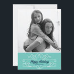 Carte de vacances photo avec motif rétro bleu<br><div class="desc">Cette carte rétro-chic évoque la joie intemporelle de la saison et est conçue exclusivement pour Zazzle. Parfaite pour un message de vacances vintage et moderne. De minuscules points avec une bordure bleue caspienne et des fioritures vintage en blanc aident à mettre en valeur votre/vos photo(s) préférée(s). Ajoutez un timbre de...</div>