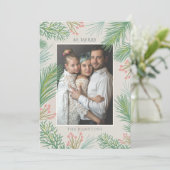 Carte de vacances photo Blush Forest Pine Holly Be (Debout devant)